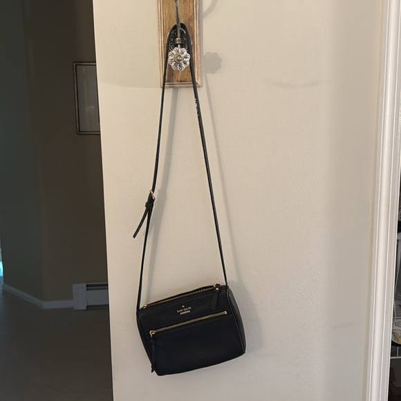 Black Kate Spade Cross-body - in great condition!! - Picture 4 of 4
